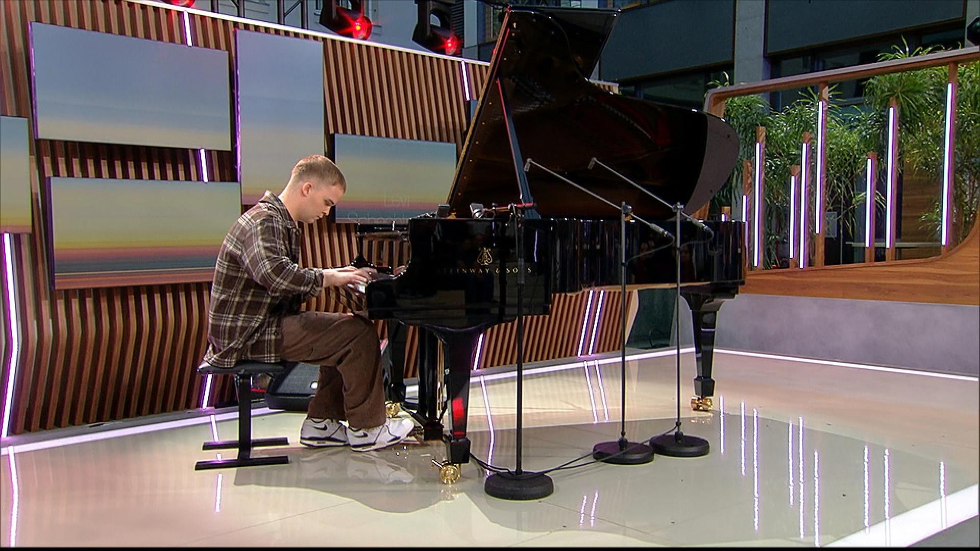 Levi Schechtmann aka Levi.sct