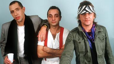 Mitglieder der Band "Trio" mit Stephan Remmler (l-r), Peter Behrens und Kralle Krawinkel, aufgenommen am 17.12.1983