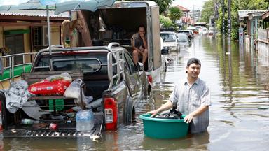 Bangkok battles widespread flooding after heavy rain