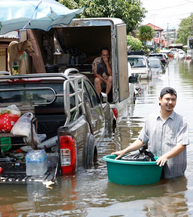 Bangkok battles widespread flooding after heavy rain