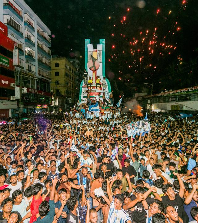 Fußballfans in Bangladesch