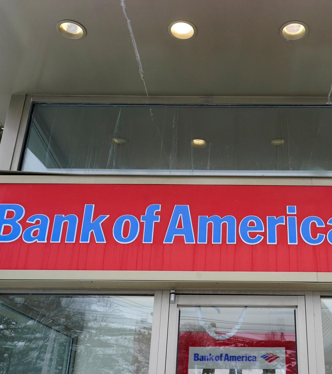 Ein Bank of America Geldautomat in Winchester, Mass.