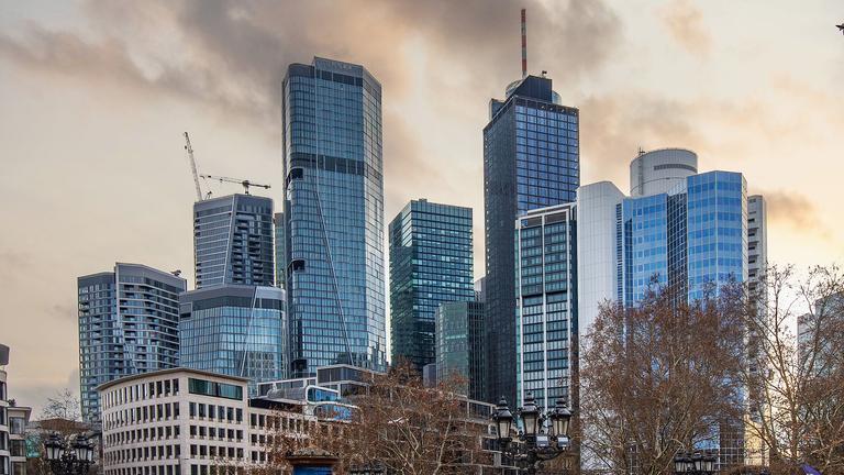 Wolkenkratzern im Bankenviertel in Frankfurt am Main, afgenomme am 01.01.2025