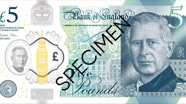 Ein Musterfoto der neuen 5-Pfund-Note von King Charles III, die von der Bank of England herausgegeben wurde.
