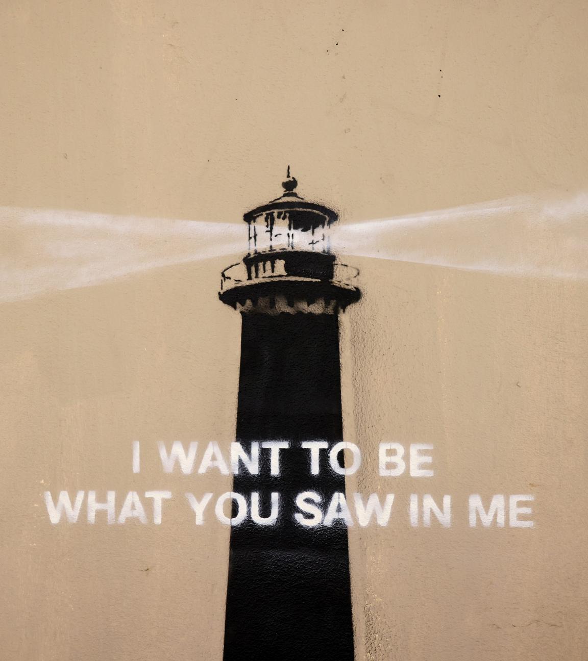 Foto eines neuen Banksy-Kunstwerks in Marseille aufgetaucht - ein Leuchtturm mit der Aufschrift "I want to be what you saw in me" am 30.05.2025. 