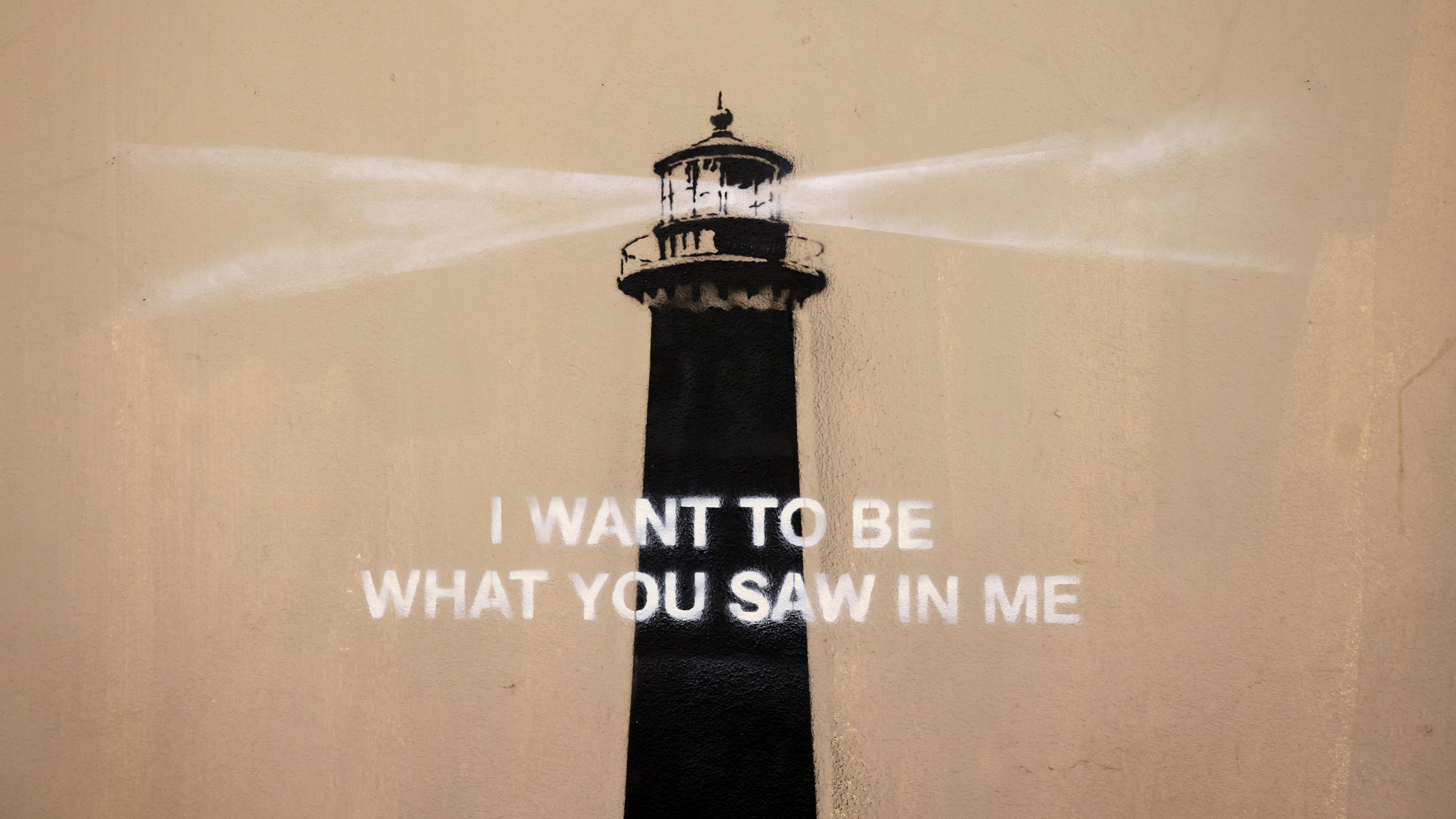 Foto eines neuen Banksy-Kunstwerks in Marseille aufgetaucht - ein Leuchtturm mit der Aufschrift "I want to be what you saw in me" am 30.05.2025. 