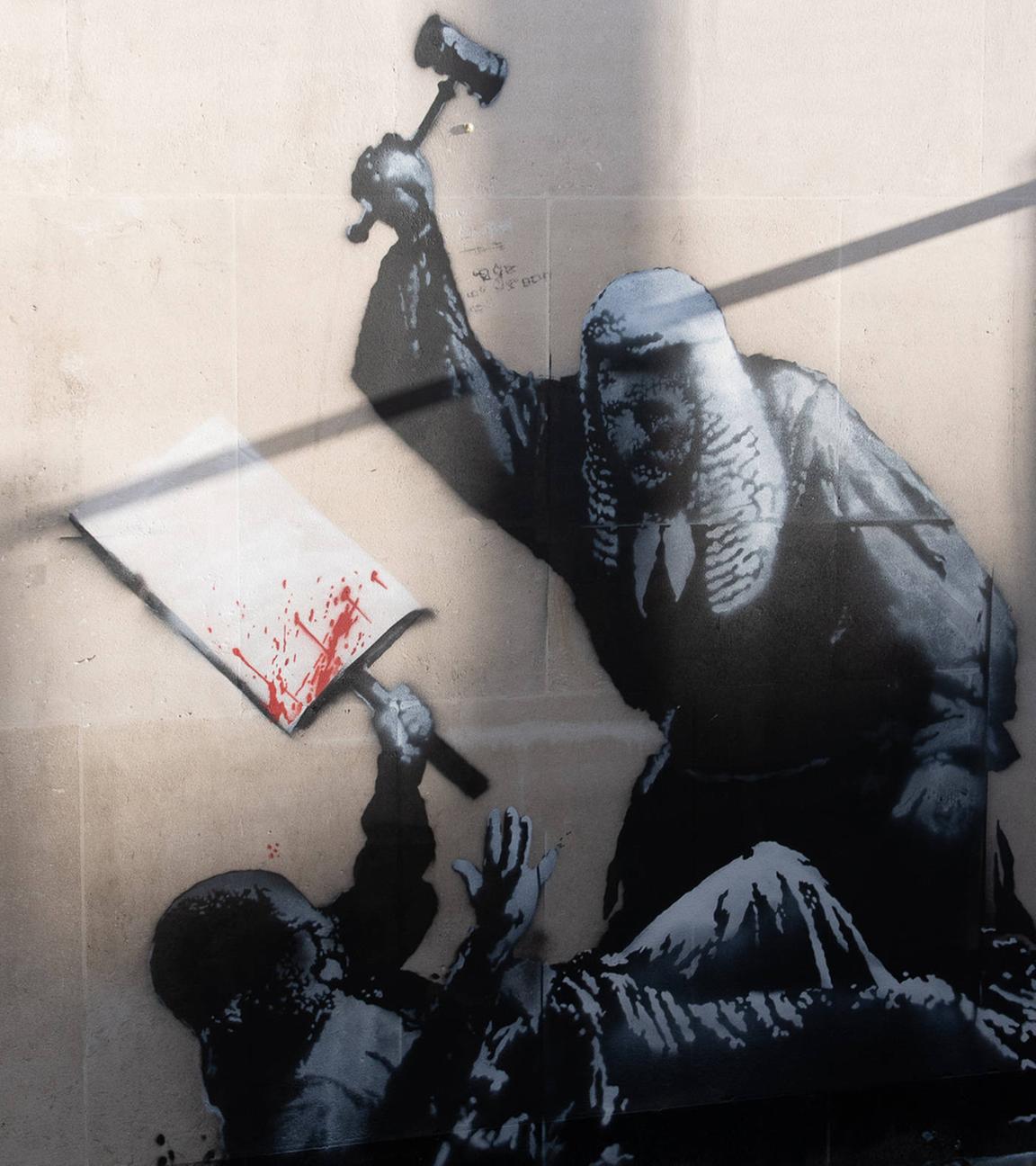 Banksy-Werk am Royal Court of Justice in London