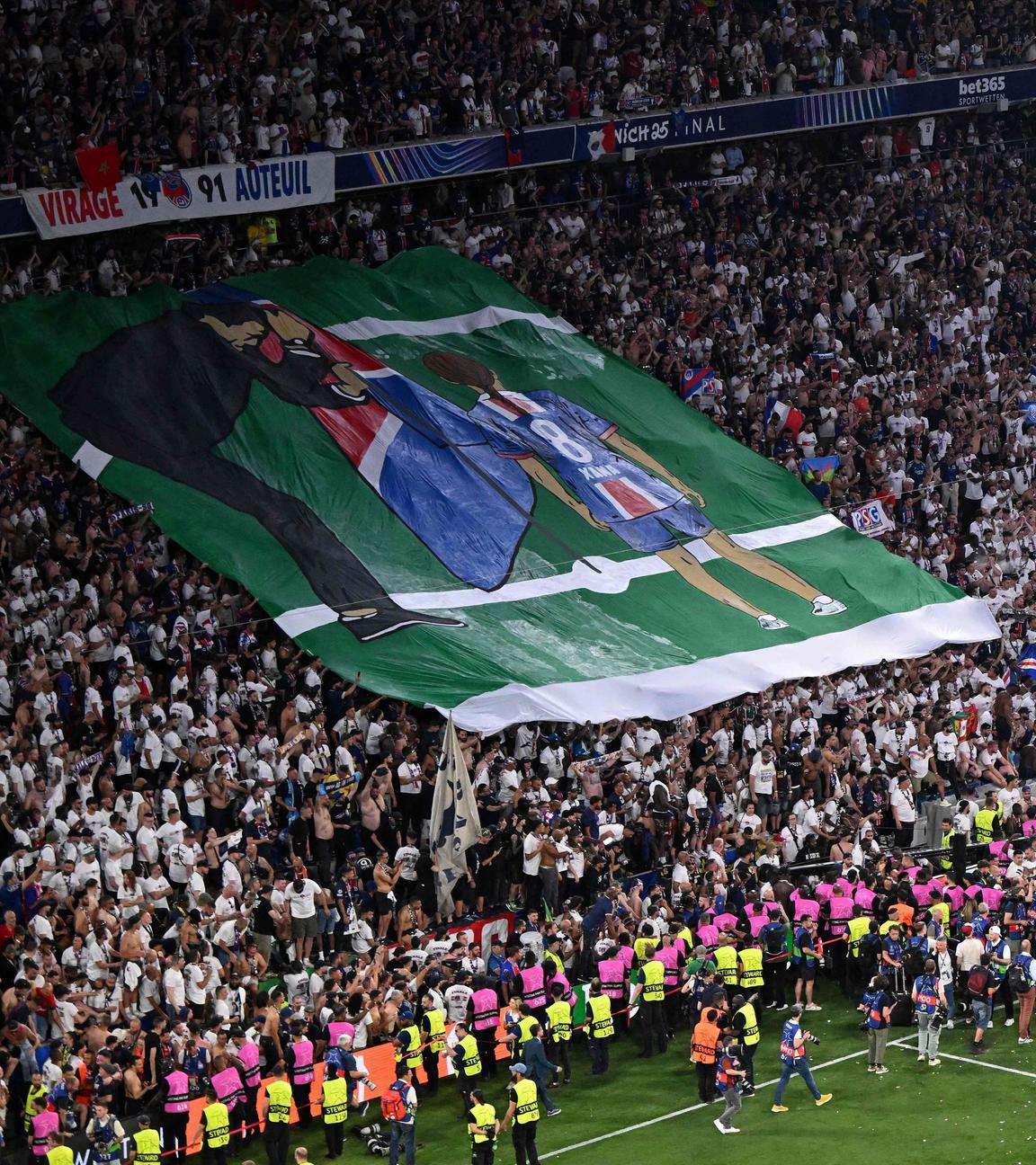 Banner für verstorbene Tochter von Luis Enrique.