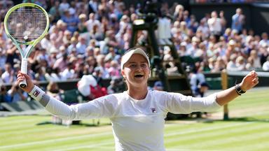Barbora Krejcikova aus der Tschechischen Republik feiert nach ihrem Sieg.