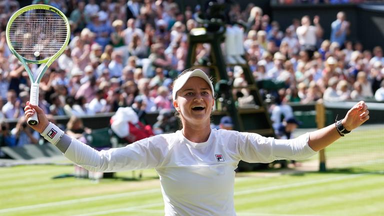 Barbora Krejcikova aus der Tschechischen Republik feiert nach ihrem Sieg.