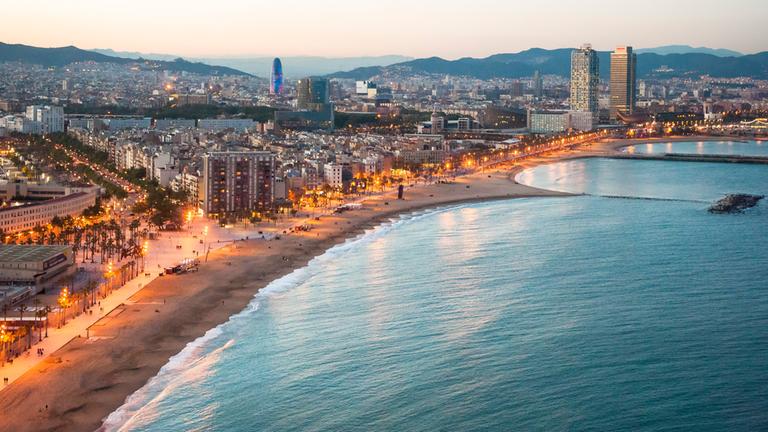 Archiv: Blick vom Hotel "W Barcelona" auf den Strand von La Barceloneta, Barcelona