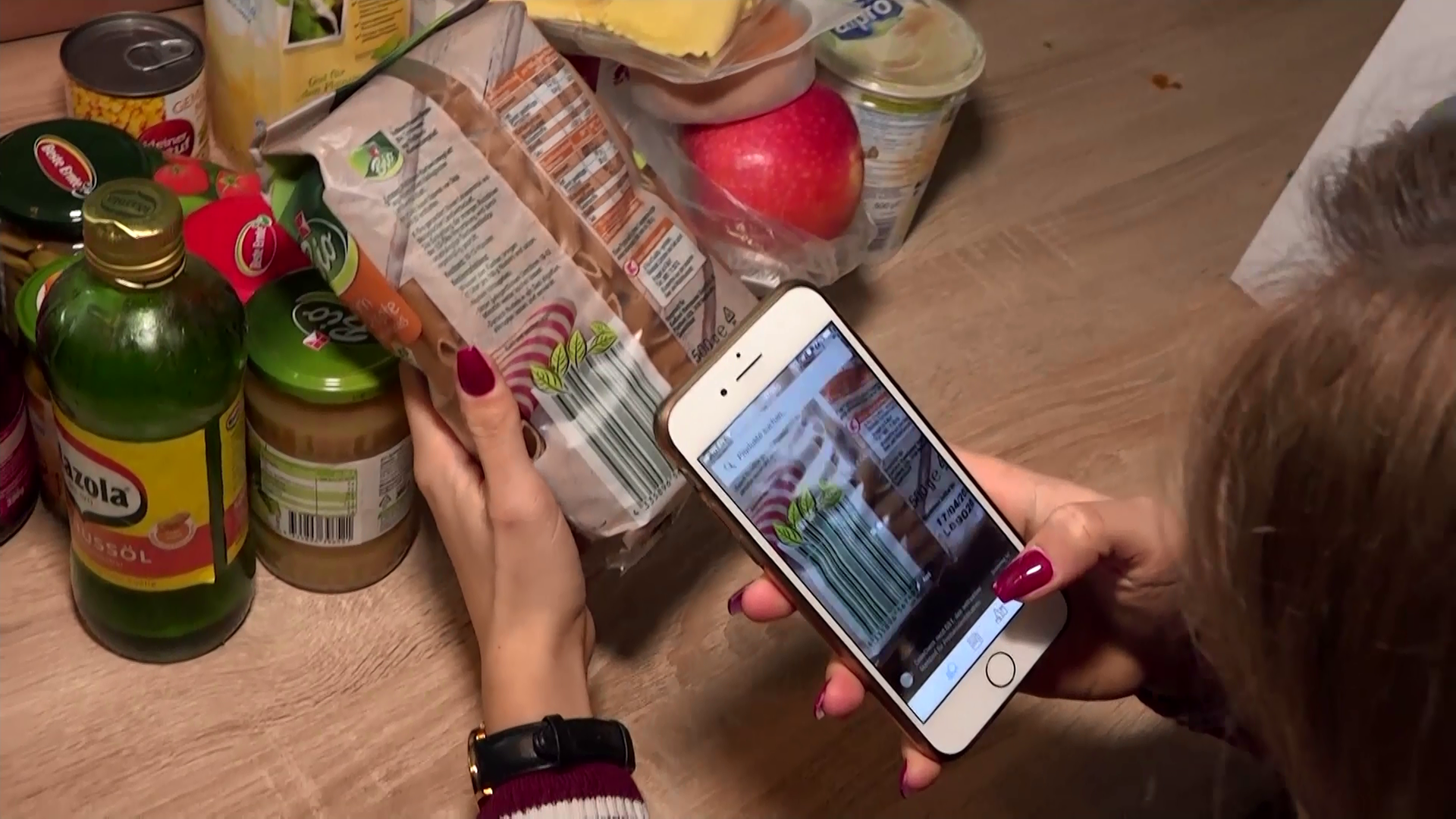 Barcode eines Lebensmittels wird gescannt. 