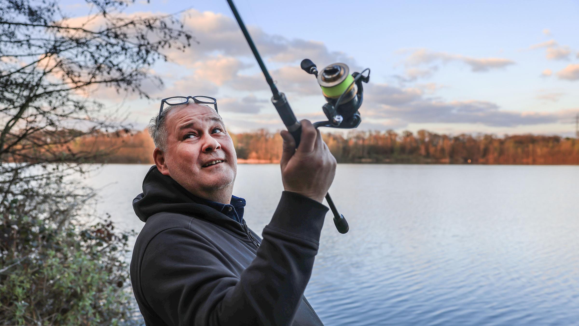 Bares für Rares Mitglied Waldi beim Angeln