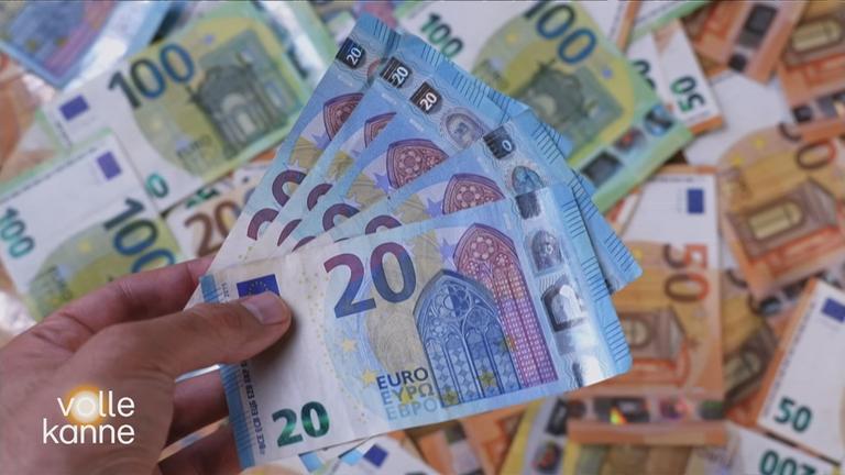 verschiedene Geldscheine zu sehen - 20 Euro, 100 Euro, 50 Euro