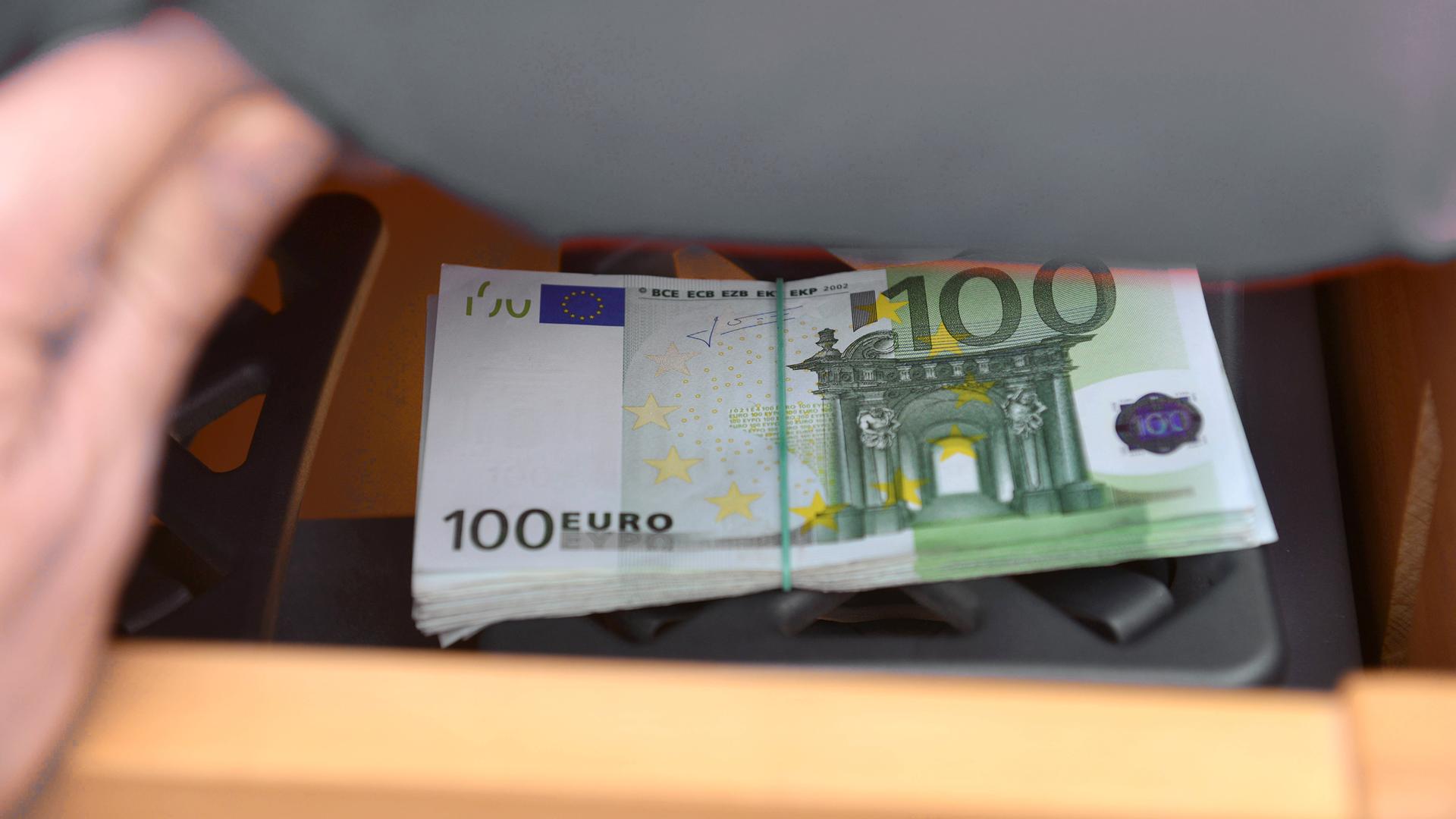 Geldversteck unter der Matratze