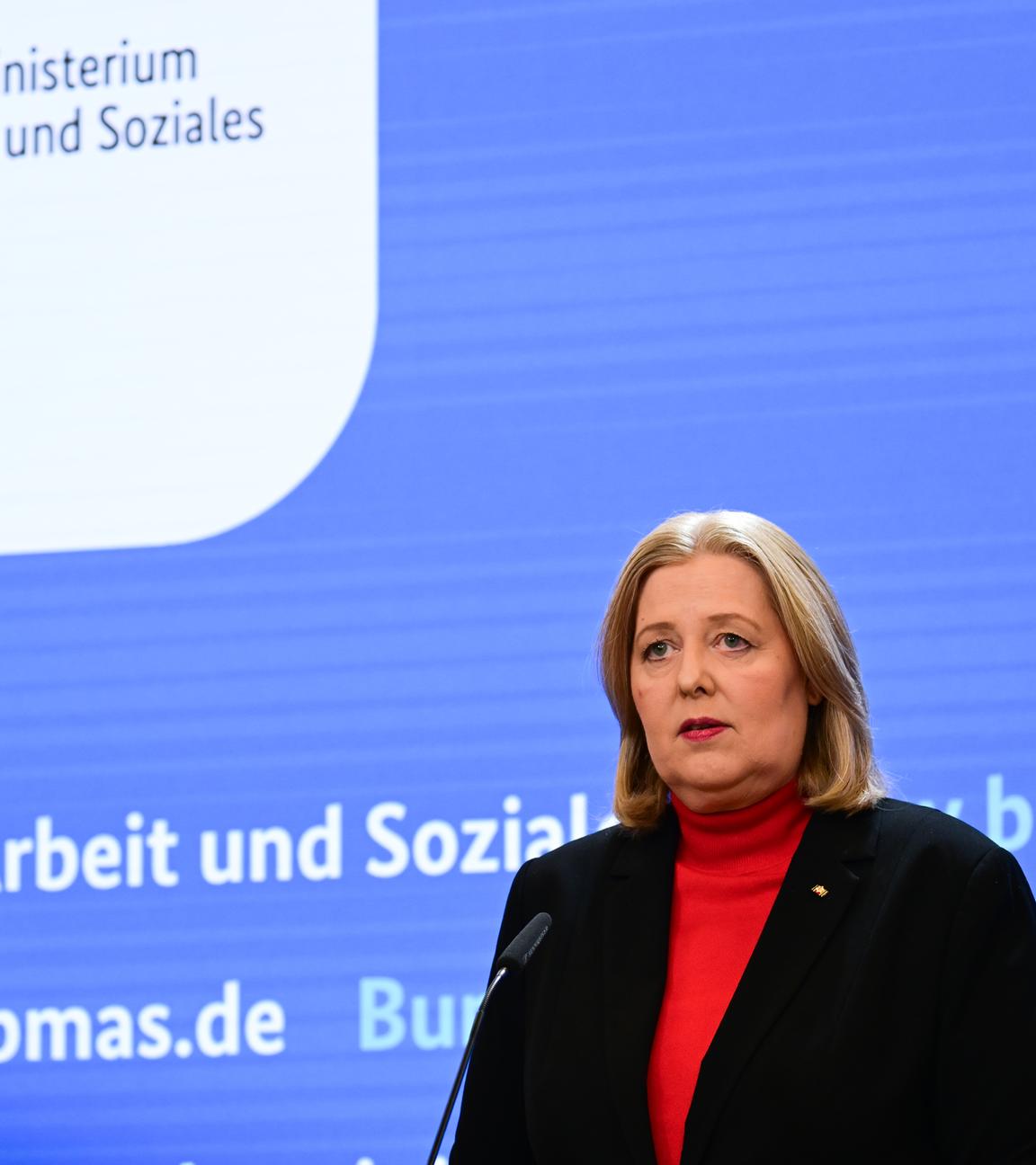 27.01.2026, Berlin: Bärbel Bas (SPD), Bundesministerin für Arbeit und Soziales, spricht nach der Übergabe des Berichts der Kommission zur Sozialstaatsreform auf einer Pressekonferenz.