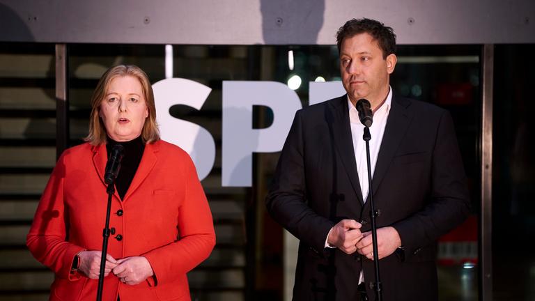 SPD Vorsitzender Lars Klingbeil und SPD Vorsitzende Bärbel Bas bei einem Pressestatement am Tag nach der verlorenen Landtagswahl in Rheinland Pfalz in Berlin.