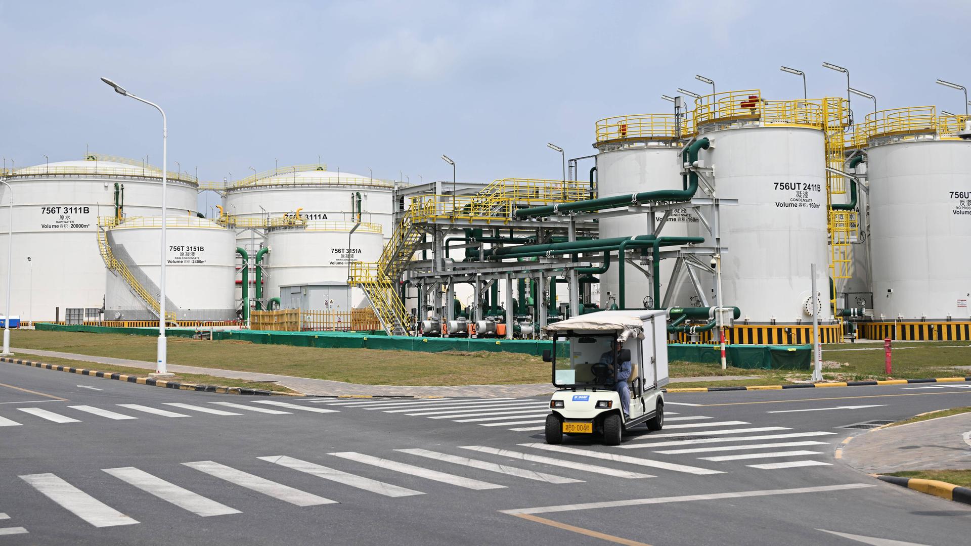 Dieses am 26. März 2026 aufgenommene Foto zeigt die Wasseraufbereitungsanlage des integrierten BASF-Standorts (Guangdong) in der Stadt Zhanjiang in der südchinesischen Provinz Guangdong.