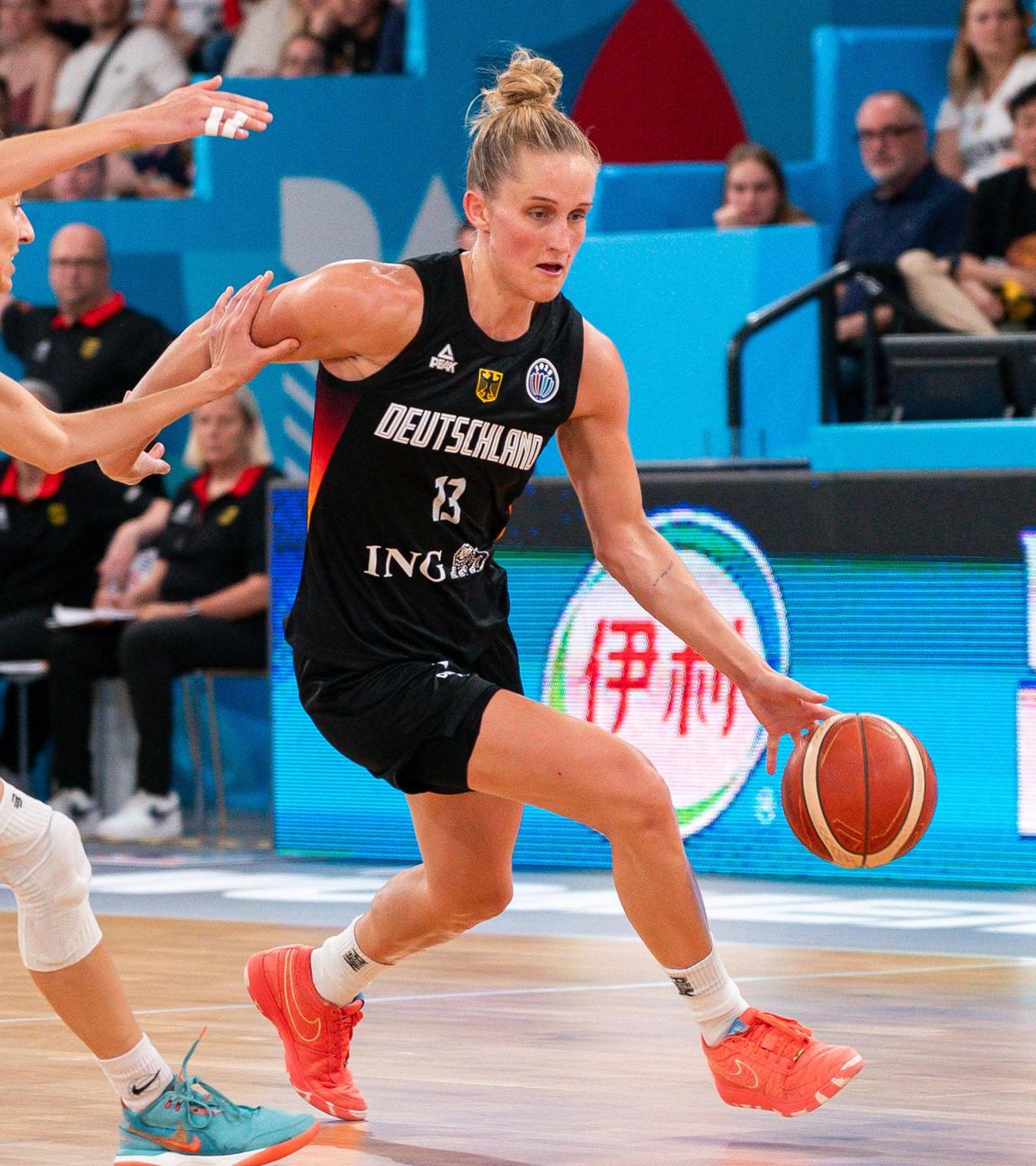 Leonie Fiebich gegen Alba Torrens.