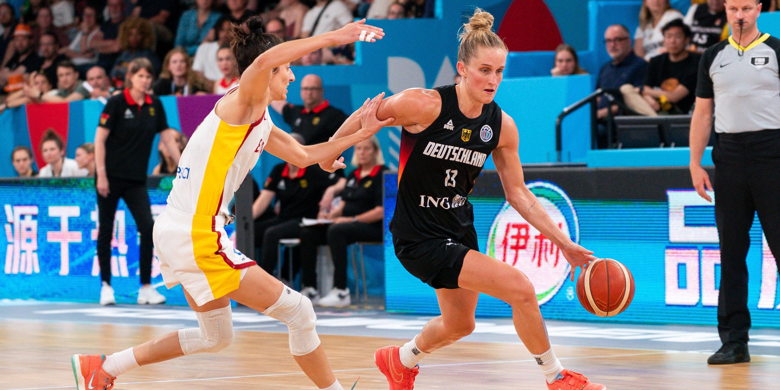 Leonie Fiebich gegen Alba Torrens.