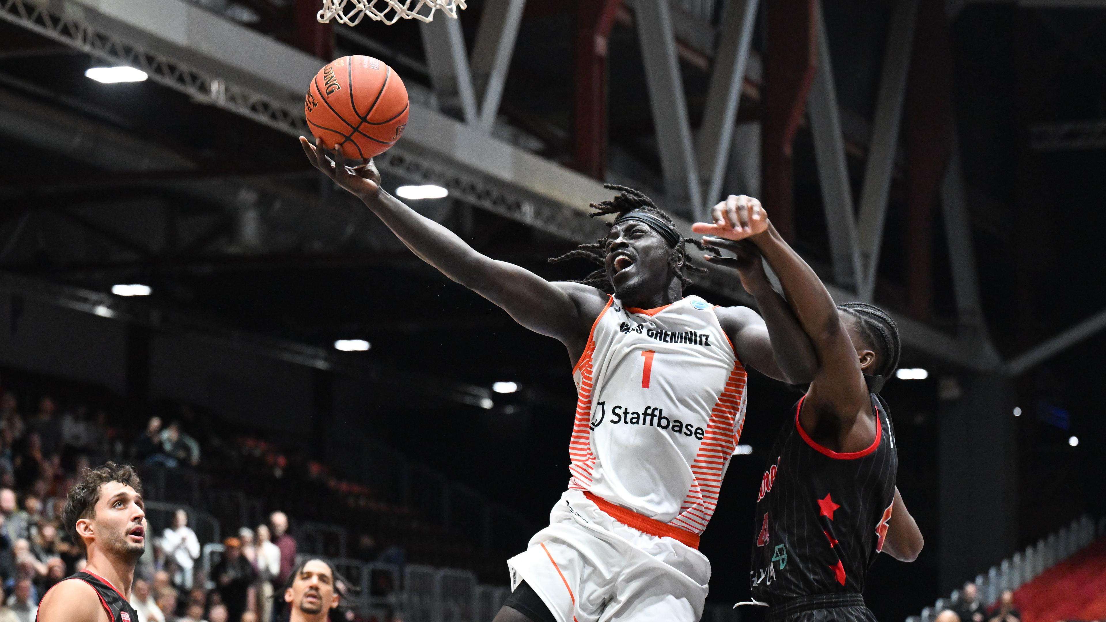 Basketball: Aher Uguak von den Niners Chemnitz