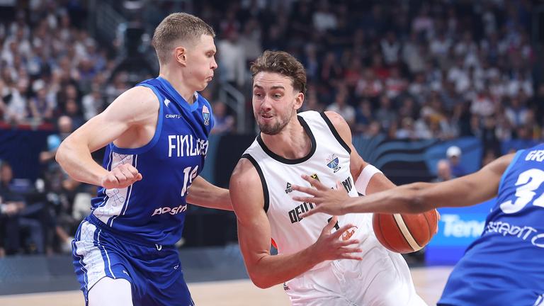 Basketballspieler aus Deutschland während des Halbfinales der Europameisterschaft gegen Finnland in der Xiaomi Arena Riga am 12.09.2025.