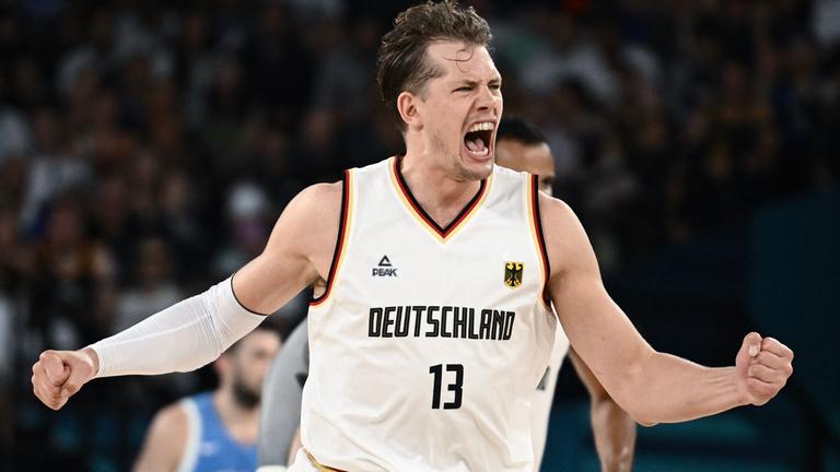 Deutschlands Nummer 13, Moritz Wagner, reagiert während des Basketball-Viertelfinalspiels.