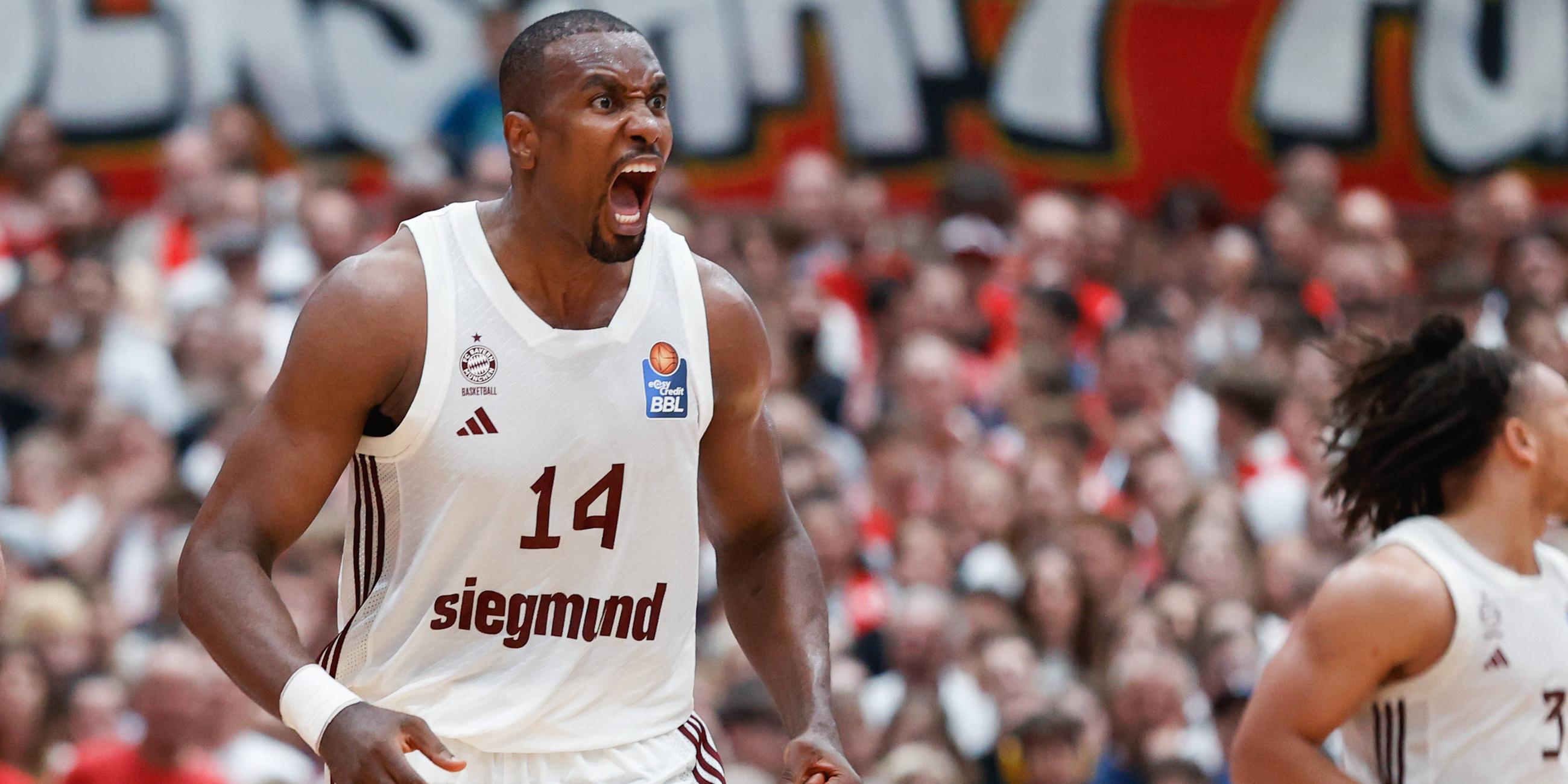 Serge Ibaka (FC Bayern München Basketball) jubelt am 02.06.24.