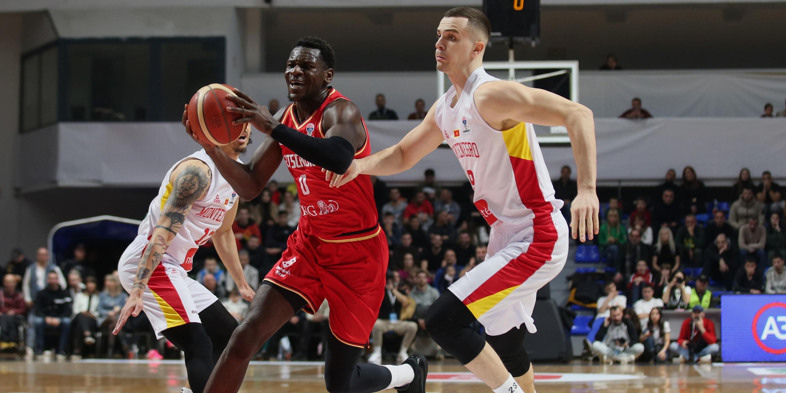 Basketball-EM-Quali Montenegro - Deutschland Spielszene