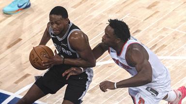 OG Anunoby (8) von den New York Knicks und De Aaron Fox (4) von den San Antonio Spurs im Duell.