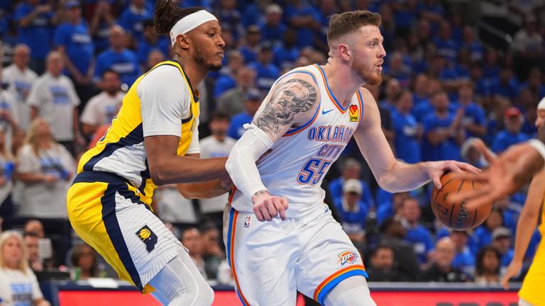 Isaiah Hartenstein (r.) gegen Isaiah Hartenstein