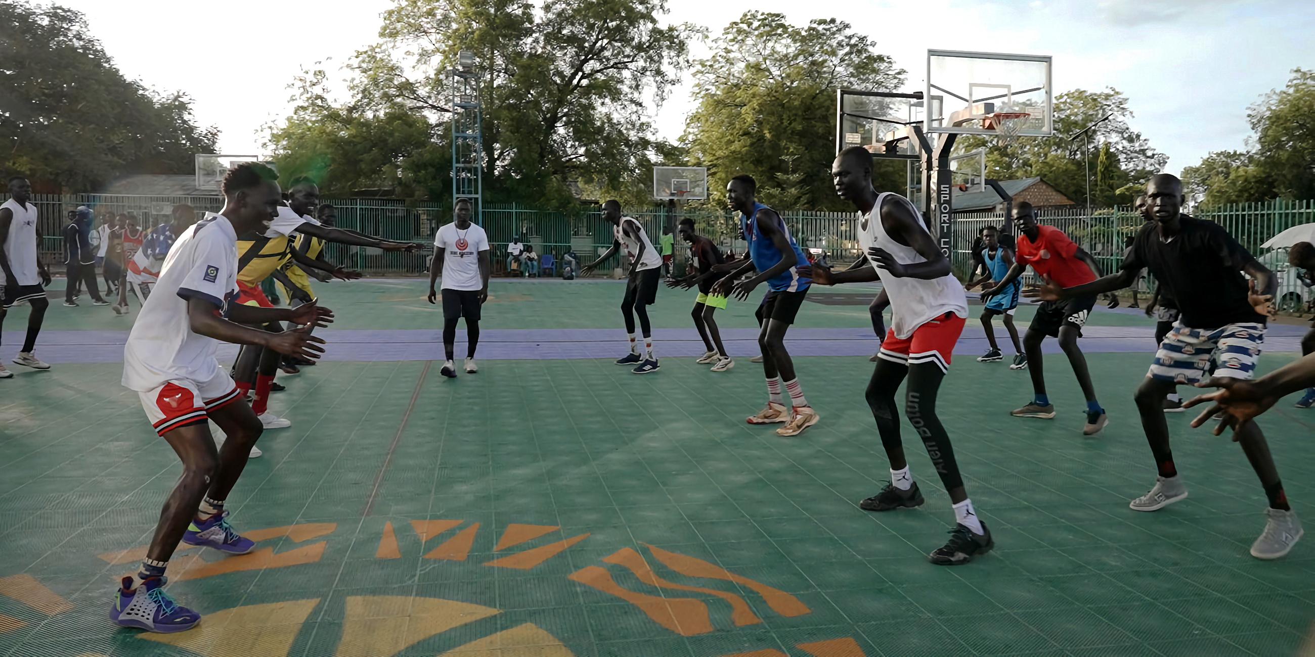 Drill Training auf dem Basketball-Feld.