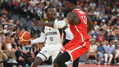 Dennis SCHROEDER (GER), Aktion,Zweikampf gegen Adem BONA (TUR) .