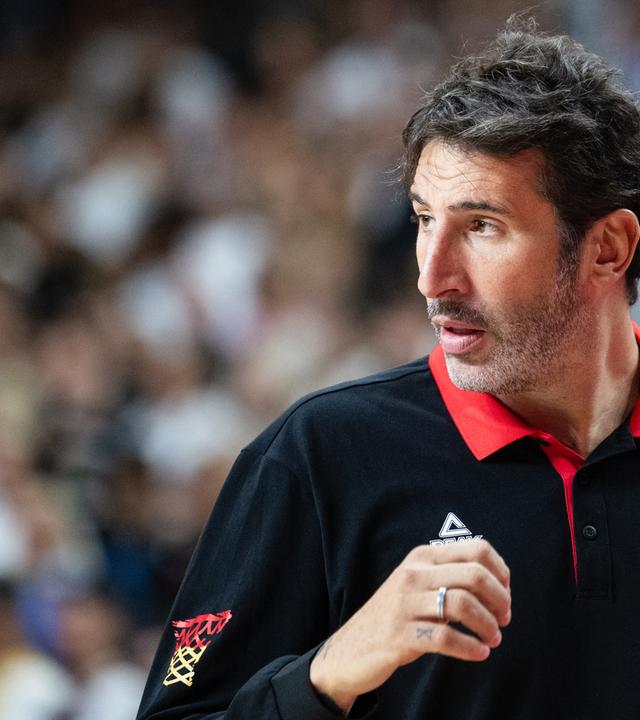Basketball: Trainer Alex Mumbru 