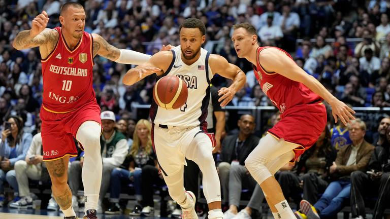 Daniel Theis und Johannes Voigtmann gegen Stephen Curry