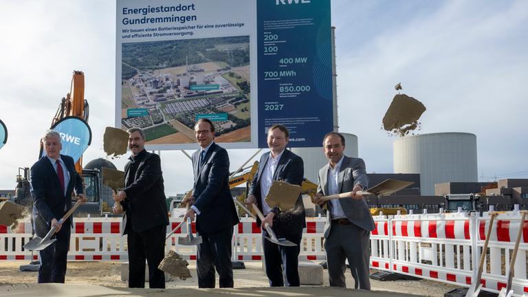 Auf dem Gelände des stillgelegten Kernkraftwerks soll nach Angaben des Unternehmens RWE der aktuell größte Batteriespeicher Deutschlands errichtet werden. 