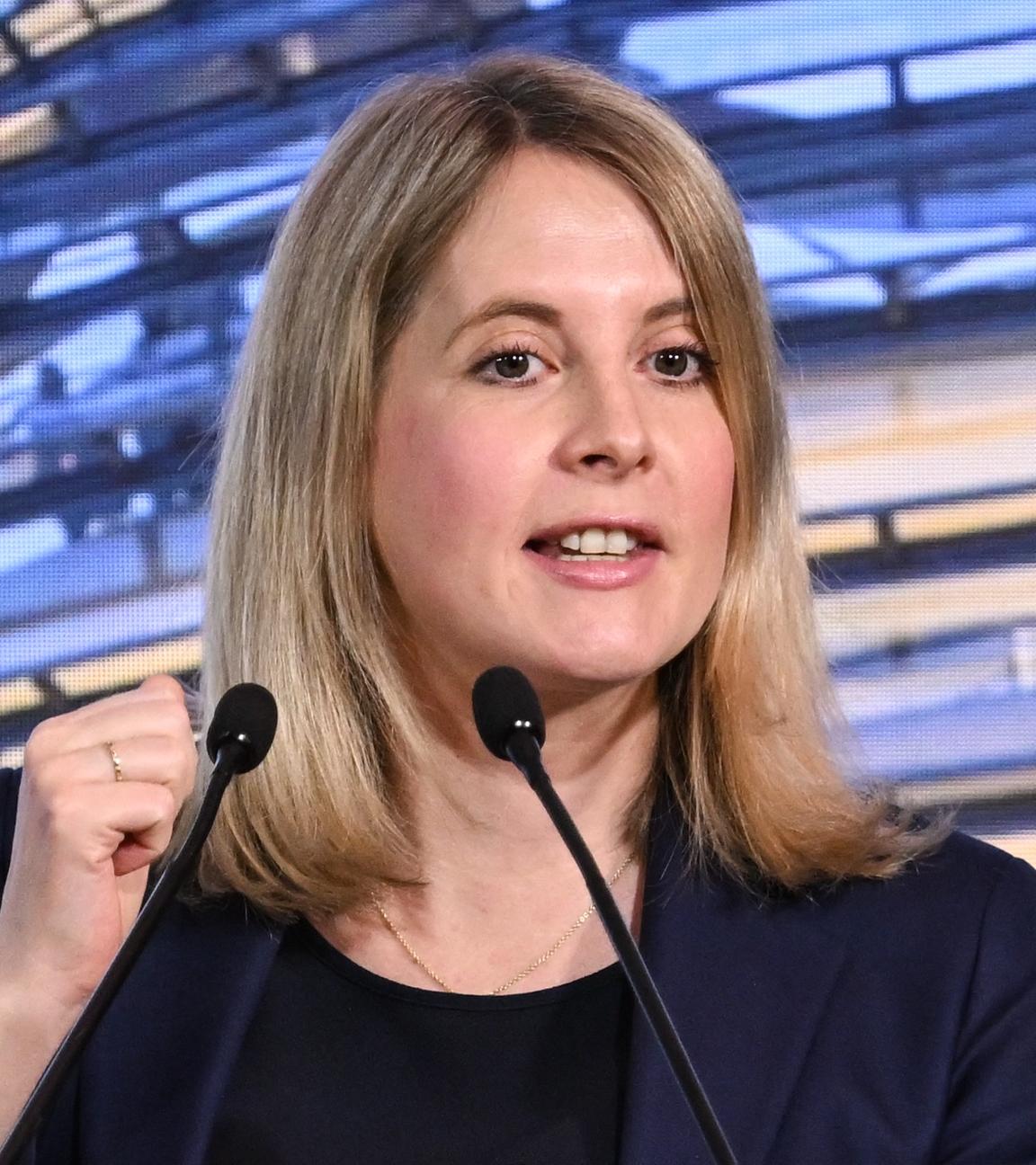 erena Hubertz (SPD), Bundesministerin für Wohnen, spricht beim Deutschen Baugewerbetag des Zentralverband Deutsches Baugewerbe, unter dem Leitmotiv Neustart Bau: Wo stehen wir?