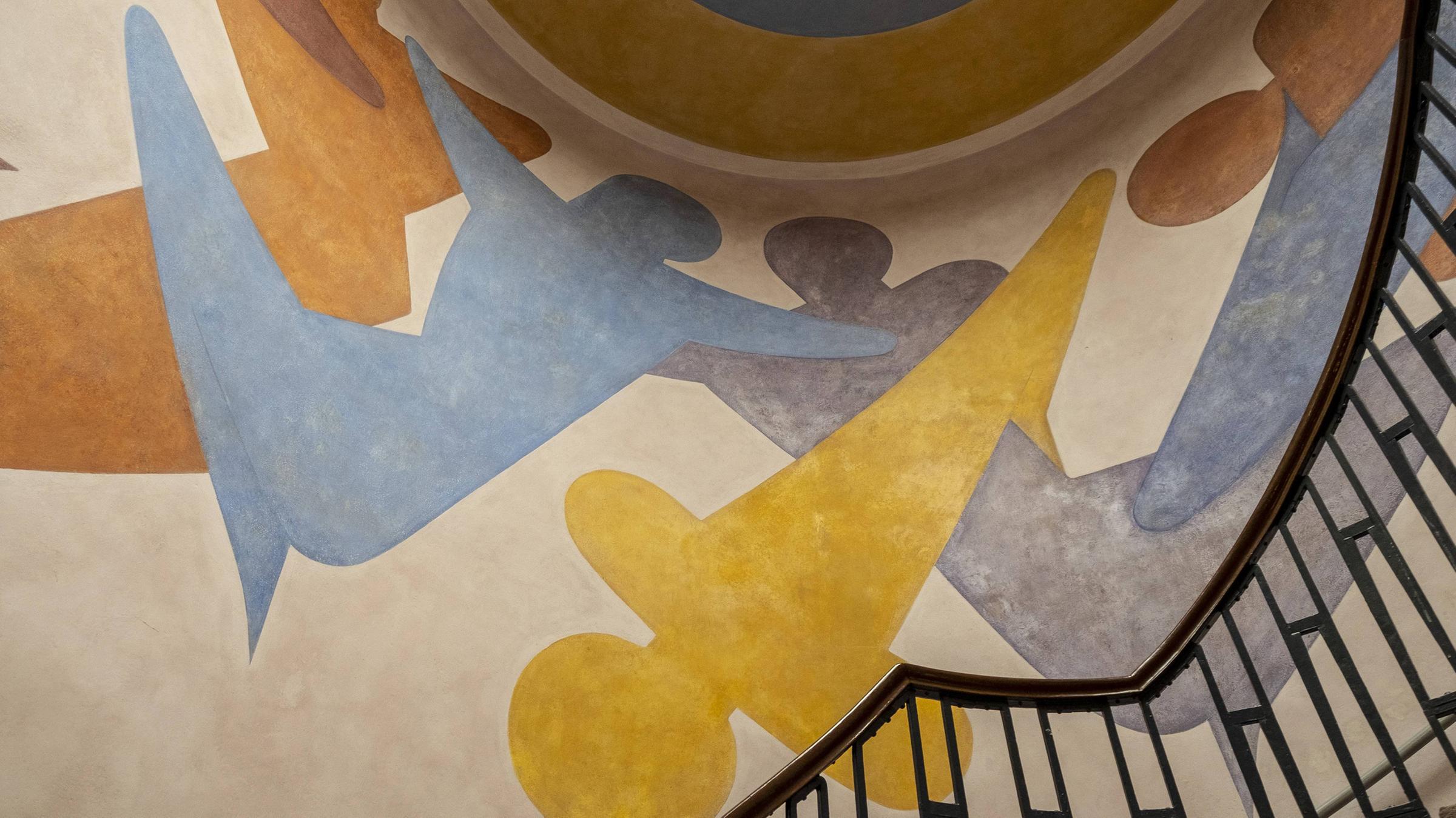 Eine Wandmalerei des Bauhaus-Künstlers Oskar Schlemmer in der Bauhaus-Universität Weimar