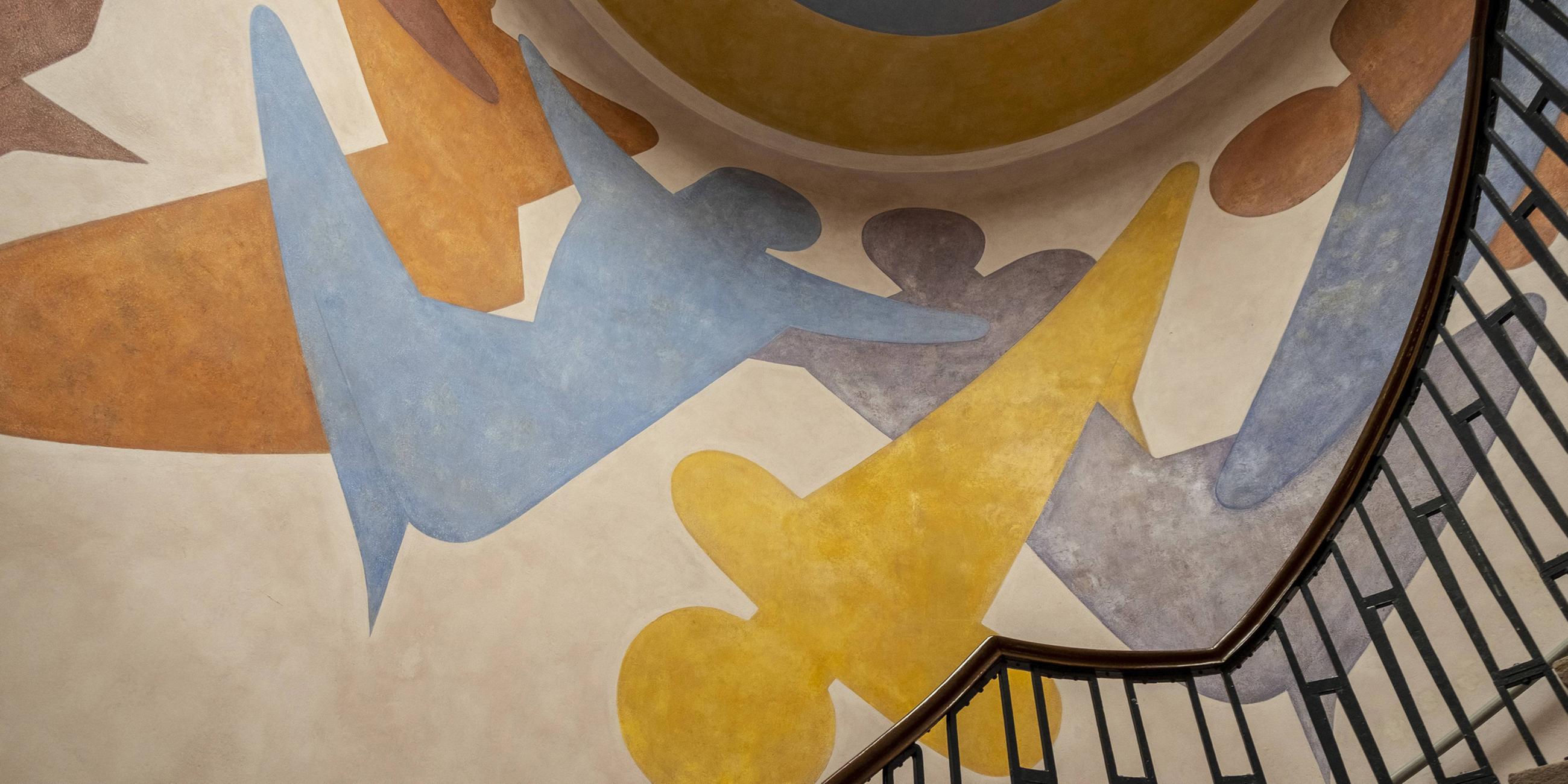 Eine Wandmalerei des Bauhaus-Künstlers Oskar Schlemmer in der Bauhaus-Universität Weimar