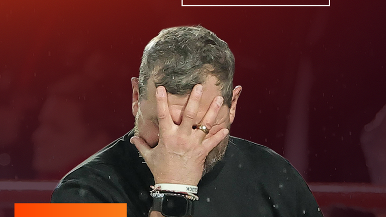 Union Berlins Trainer Steffen Baumgart schlägt frustriert die Hand vors Gesicht