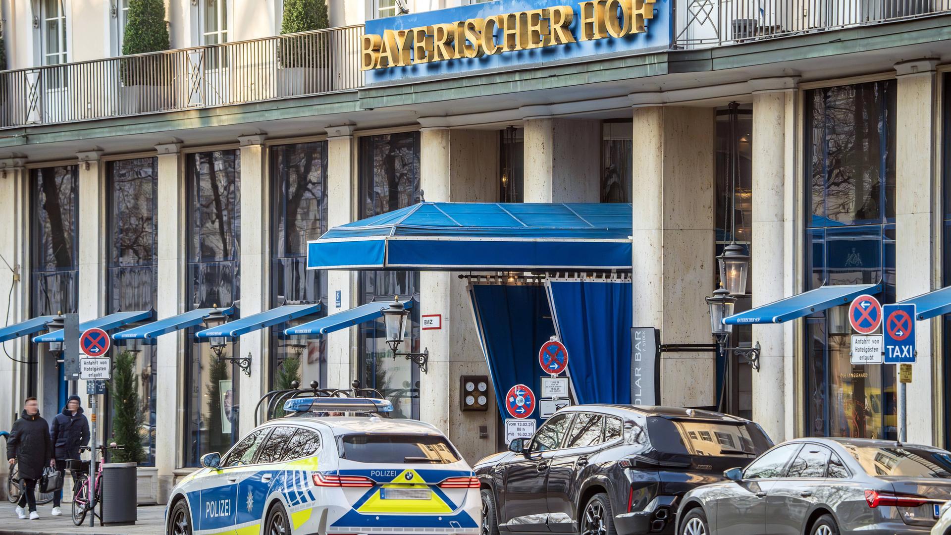 Polizei sichert das Hotel Bayerischer Hof