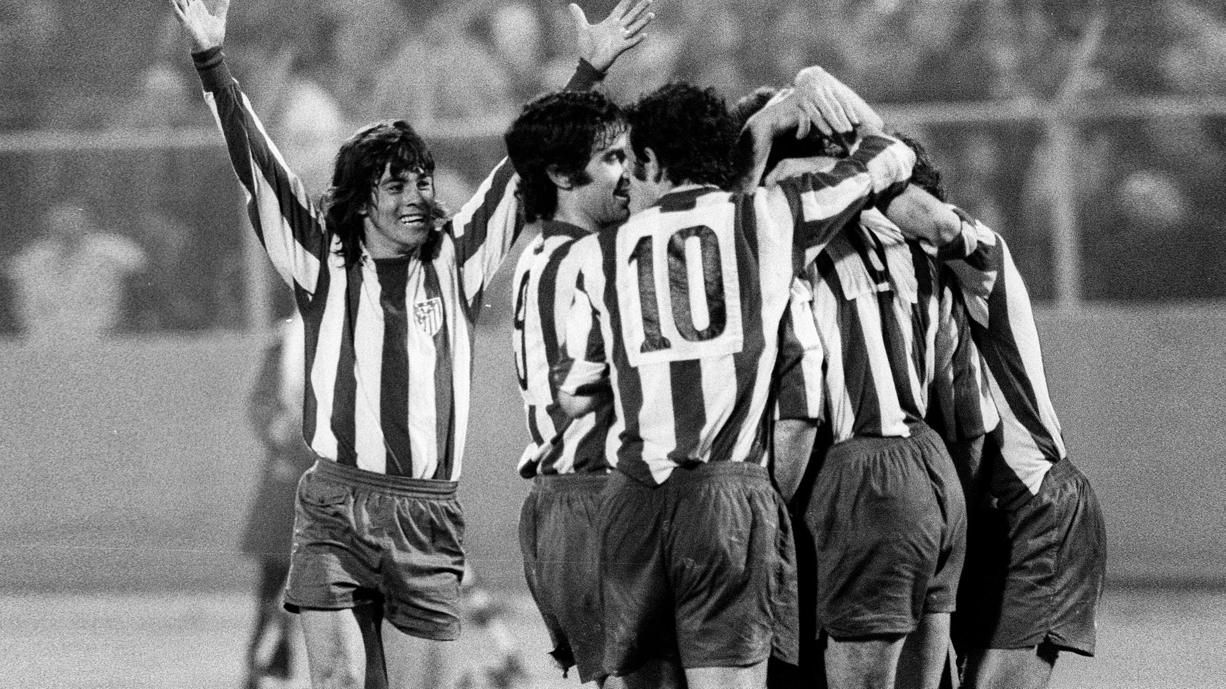 Archiv: Heraldo Becerra jubelt.