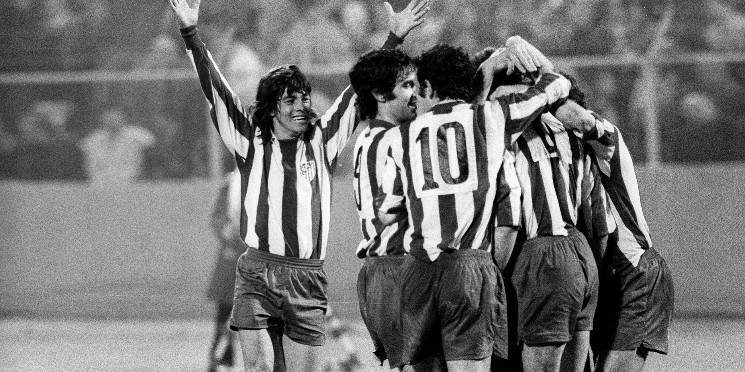 Archiv: Heraldo Becerra jubelt.