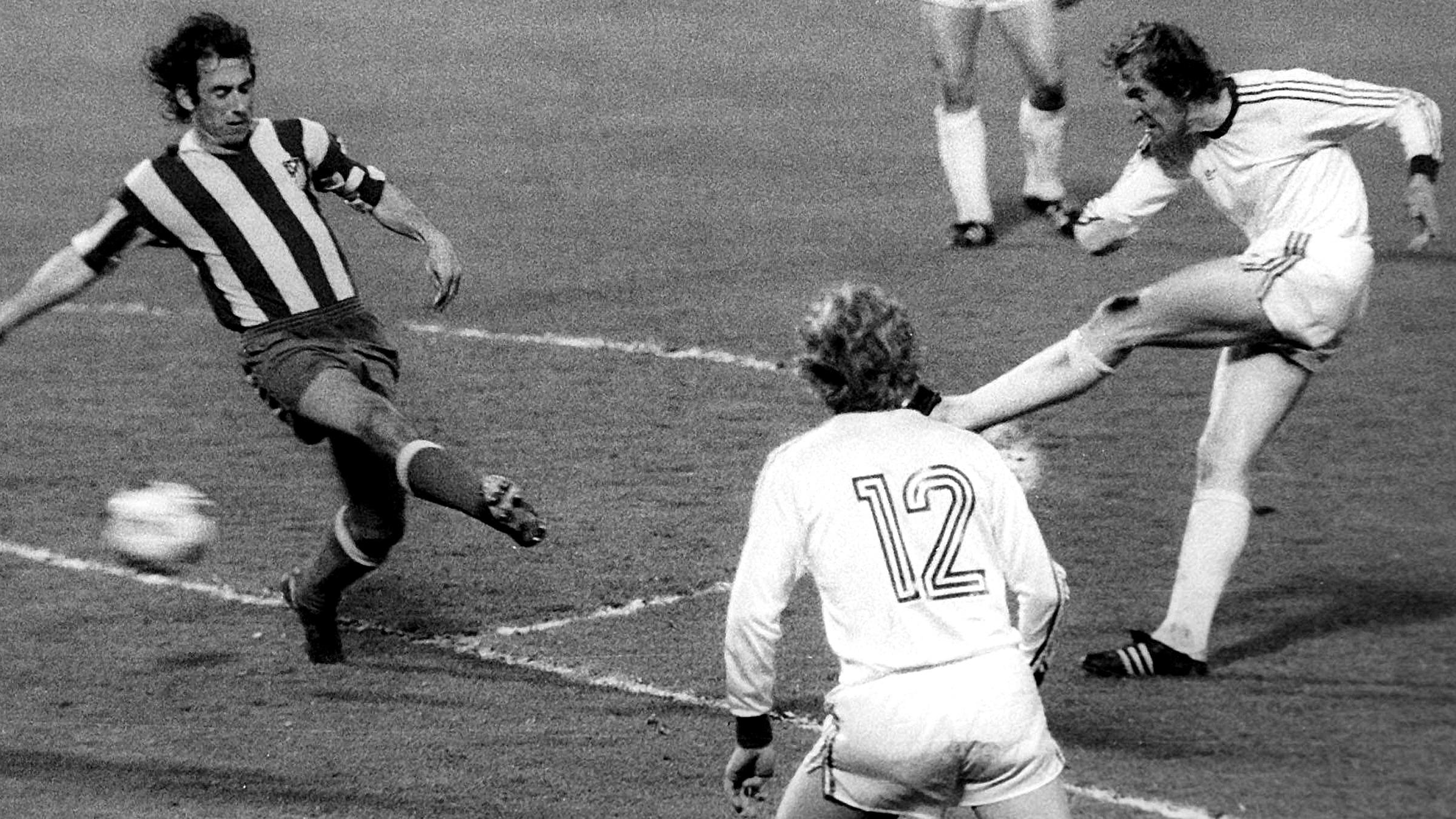 Archiv: Hans Georg Scharzenbeck schießt. 