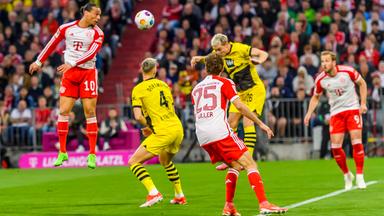 Bayerns Leroy Sane in Aktion beim Spiel gegen Dortmund am 30.03.2024.