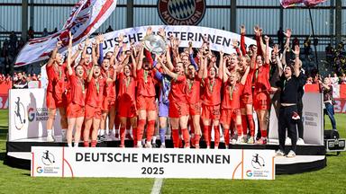 Sydney Lohmann (FCB) im Zweikampf mit der Essenerin Jacqueline Meissner (links)