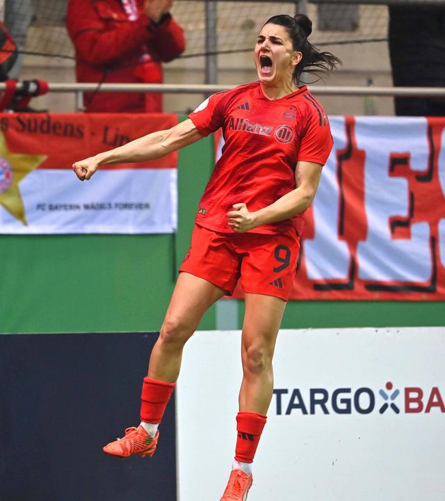 Lea Schüller (11, FC Bayern München), Doorsoun Sara (23, Eintracht Frankfurt) und Wolter Pia-Sophie (17, Eintracht Frankfurt)