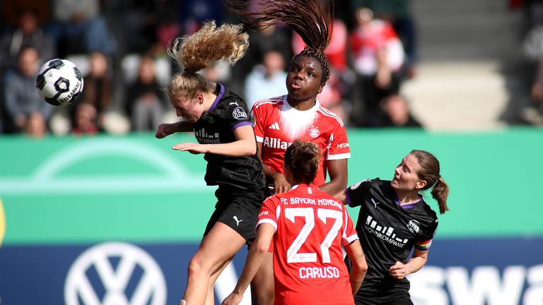 Edna Imade köpft das 3:0 für den FC Bayern München
