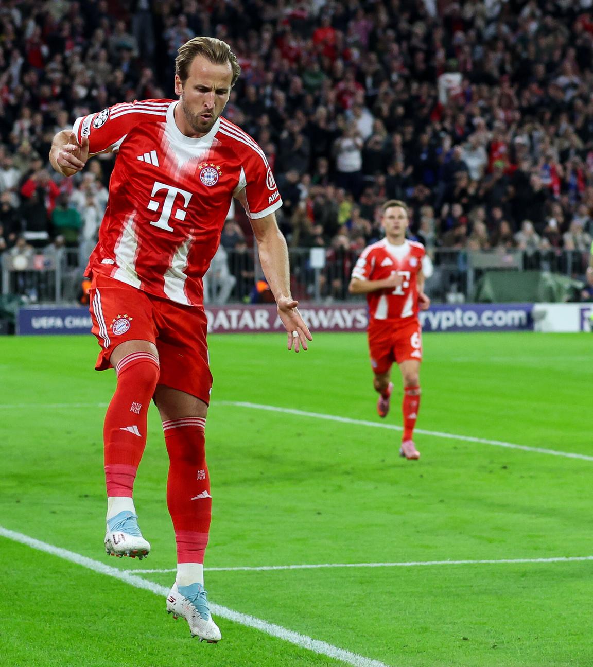 Harry Kane (FC Bayern München) jubelt. 