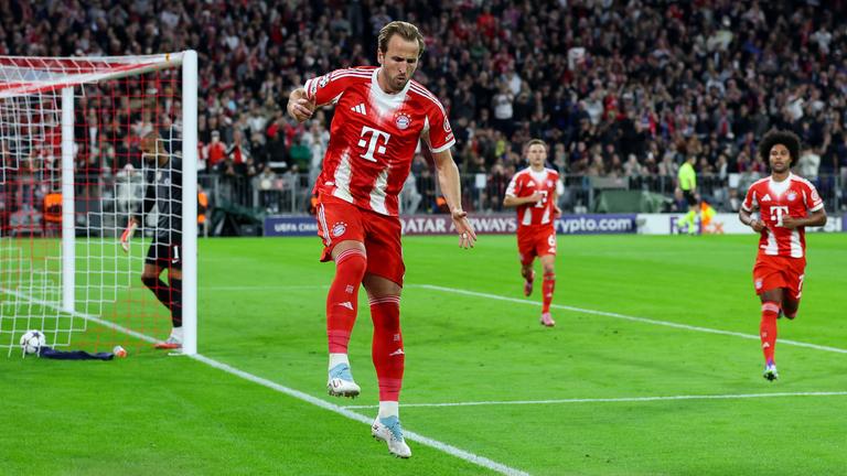 Harry Kane (FC Bayern München) jubelt. 